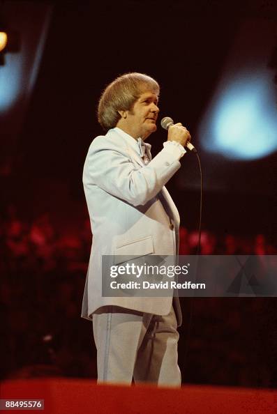 American singer Hank Locklin performs on stage at the Country Music ...