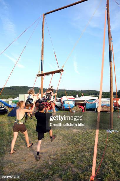 Burg Herzberg Festival 2015: In der Nähe der hessischen Gemeinde Breitenbach gelegen, findet das Festival bereits seit 1968 statt und ist eines der...