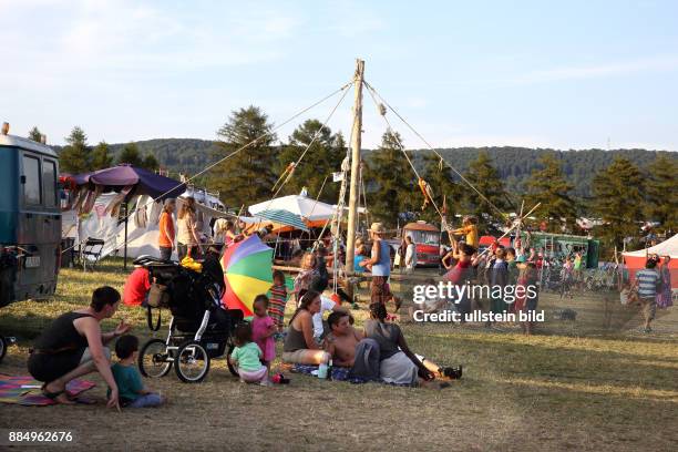 Burg Herzberg Festival 2015: In der Nähe der hessischen Gemeinde Breitenbach gelegen, findet das Festival bereits seit 1968 statt und ist eines der...