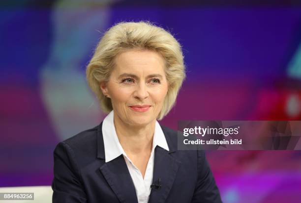 Dr. Ursula von der Leyen in der ZDF-Talkshow maybrit illner am in Berlin Thema der Sendung: Angriff auf die Freiheit - Wie bekämpft Europa den Terror?