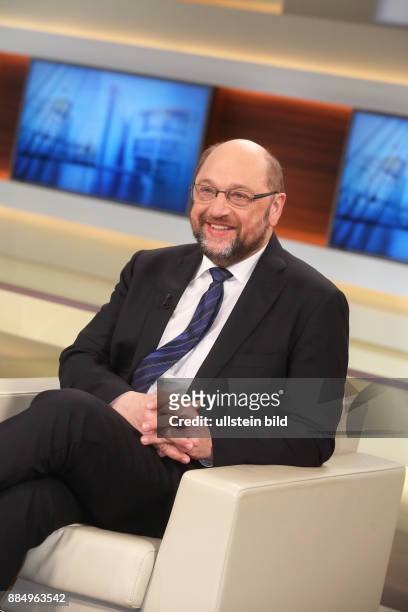 Dr. H. C. Mult. Martin Schulz in der ARD-Talkshow ANNE WILL am in Berlin Thema der Sendung: Bomben und Elend in Syrien - Lässt sich der Krieg stoppen?
