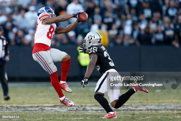 Sterling Shepard of the New York Giants makes a catch against the Oakland Raiders during their NFL game at Oakland-Alameda County Coliseum on...