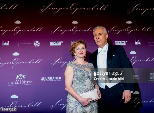 Semperopernball, Freitag , Semperoper Dresden. Der sächsische Ministerpräsident Stanislaw Tillich mit seiner Frau Veronika.