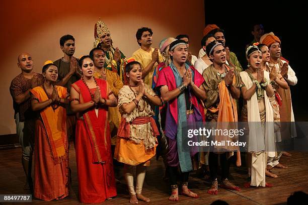 Bollywood Script Performance 120 Hindi Script Stock Photos, High-Res Pictures, and Images - Getty Images