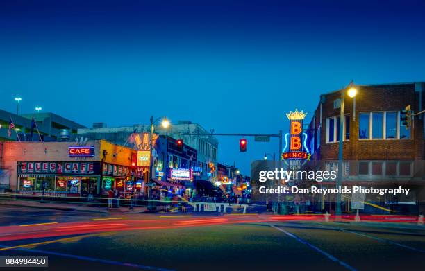 usa, tennessee, beale street at twilight - blues fotografías e imágenes de stock