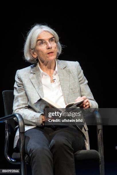 Berliner Ensemble. Buchpremiere! DONNA LEON, EWIGE JUGEND. Commissario Brunettis fuenfundzwanzigster Fall. Donna Leon im Gespraech mit Shelly...