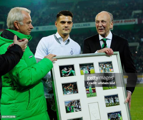 Sports, football, Bundesliga, 2016/2017, Borussia Moenchengladbach vs VfL Wolfsburg 1:2, Stadium Borussia Park, honour to Granit Xhaka, former player...
