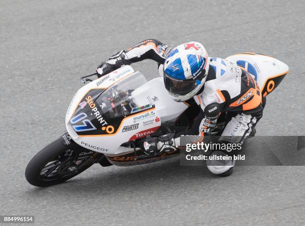 Moto3 Fahrer John Mcphee, Grossbritannien, Peugeot waehrend des Trainings beim MotoGP auf dem Sachsenring in Hohenstein-Ernstthal, Deutschland....