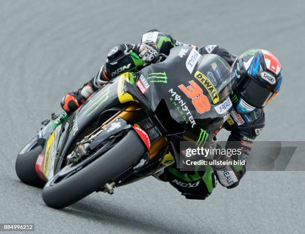 MotoGP Fahrer Bradley Smith, Grossbritannien, Yamaha waehrend des Trainings beim MotoGP auf dem Sachsenring in Hohenstein-Ernstthal, Deutschland....