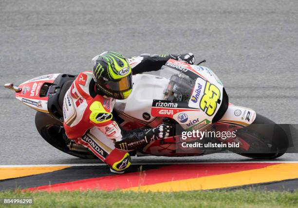 MotoGP Fahrer Cal Crutchlow, Grossbritannien, Honda waehrend des Trainings beim MotoGP auf dem Sachsenring in Hohenstein-Ernstthal, Deutschland....