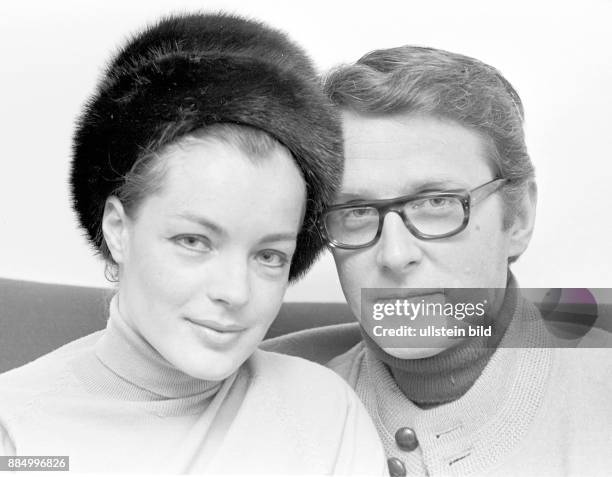 Schneider, Romy - Schauspielerin, Oesterreich/D - mit Ehemann Harry Meyen in ihrer Hamburger Wohnung -