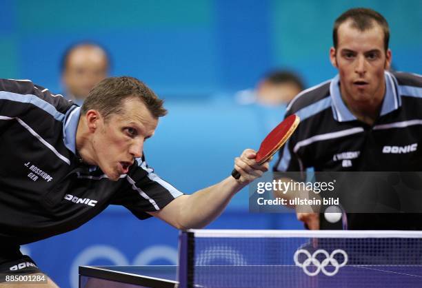 Olympische Spiele 2004 Athen - die deutschen Tischtennisspieler Jörg Roßkopf und Lars Hielscher in Aktion