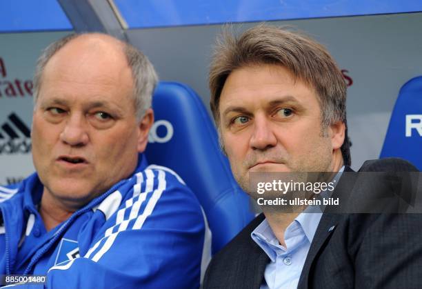 Beiersdorfer, Dietmar - sportlicher Leiter und stellvertretender Vorsitzender, Hamburger SV, D - neben Trainer Martin Jol auf der Trainerbank -