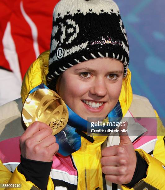 Kanada British Columbia Whistler - 21. Olympische Winterspiele Vancouver 2010 - Ski alpin, Riesenslalom Frauen - Viktoria Rebensburg praesentiert...