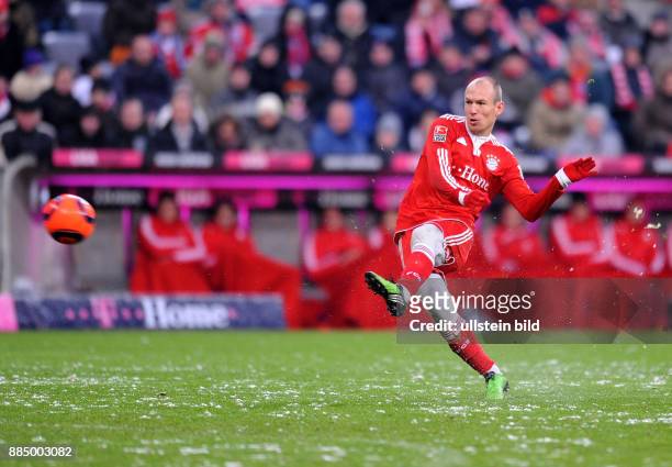 Robben, Arjen - Fussball, Mittelfeldspieler, FC Bayern Muenchen, Niederlande - schiesst das Tor zum 3:0-Endstand im Bundesligaspiel gegen den FSV...