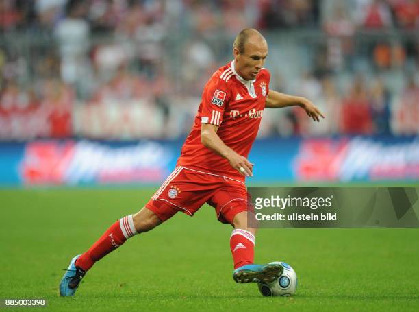 Robben, Arjen - Fussball, Mittelfeldspieler, FC Bayern Muenchen, Niederlande - in Aktion am Ball -