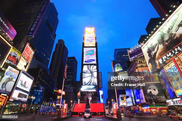 new york city, times square at dusk - times square manhattan stock-fotos und bilder