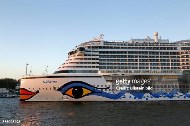 Cruise ship ´AIDAprima´, harbour, Hamburg, Germany