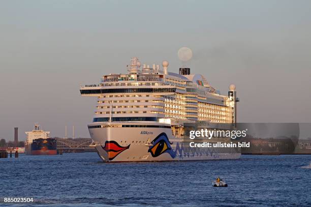 Cruise ship ´AIDAprima´, harbour, Hamburg, Germany