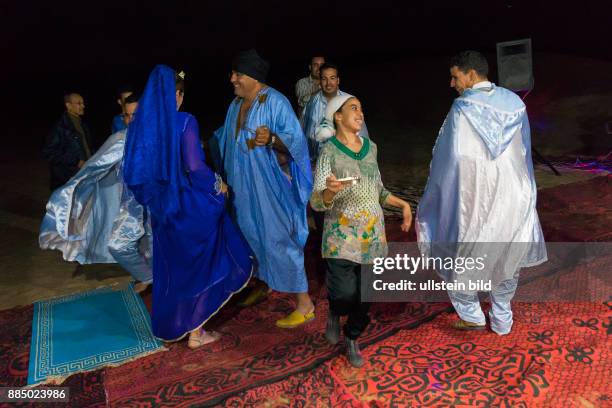 Merzouga, Marokko, Erg Chebbi, Sahara, Wueste, marokkanische Hochzeit < englisch> Merzouga, Morocco, Erg Chebbi, Sahara desert, wedding