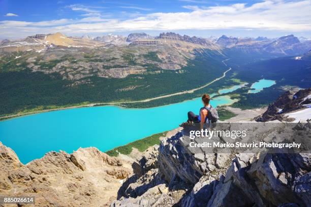 turquoise bow lake - banff national park stock pictures, royalty-free photos & images