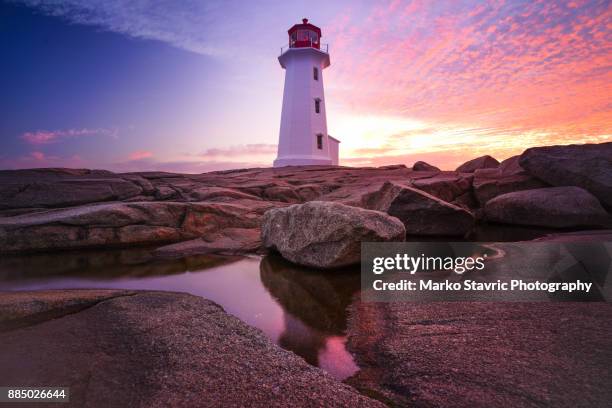 peggy's lighthouse - halifax regional municipality nova scotia stockfoto's en -beelden