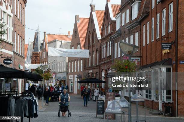 Dänemark, Tonder: Eine der aeltensten Staedte der Region ist diese Stadt in der Naehe der deutsch-dänischen Grenze. Fußgaengerzone DNK, Denmark,...