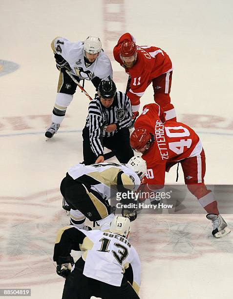 Sidney Crosby of the Pittsburgh Penguins lines up to take the faceoff against Henrik Zetterberg of the Detroit Red Wings during Game Seven of the...