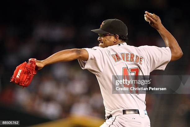 Releif pitcher Jose Valverde of the Houston Astros pitches against the Arizona Diamondbacks in the major league baseball game at Chase Field on June...