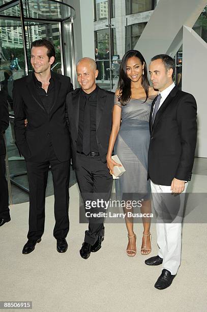 Actor Bradley Cooper, desginer Italo Zucchelli, actress Zoe Saldana and designer Francisco Costa attend the 2009 CFDA Fashion Awards at Alice Tully...
