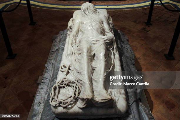 The sculpture of the veiled Christ, by the sculptor Giuseppe Sanmartino, in the chapel of Sansevero.
