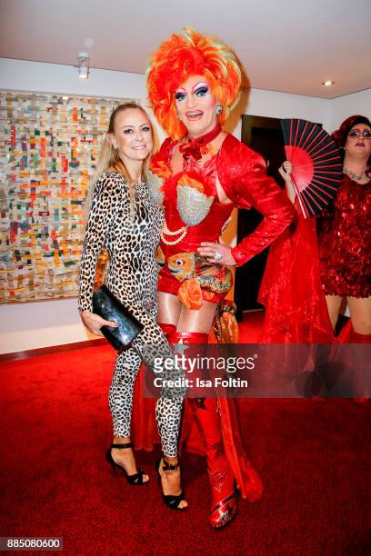 German actress Jenny Elvers and Drag Queen Olivia Jones attend the 'Kinky Boots' Musical Premiere at Stage Operettenhaus on December 3, 2017 in...