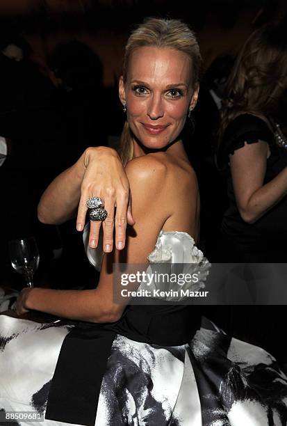 Molly Sims attends the 2009 CFDA Fashion Awards at Alice Tully Hall, Lincoln Center on June 15, 2009 in New York City.