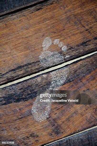 sandy foot print on wooden pier planks - the cayes stock pictures, royalty-free photos & images