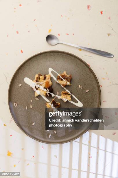 amaretto raisin bread pudding. - raisin bread stock pictures, royalty-free photos & images