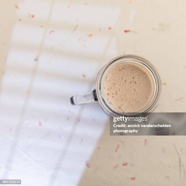 stout in a jar. - beer stout stock-fotos und bilder