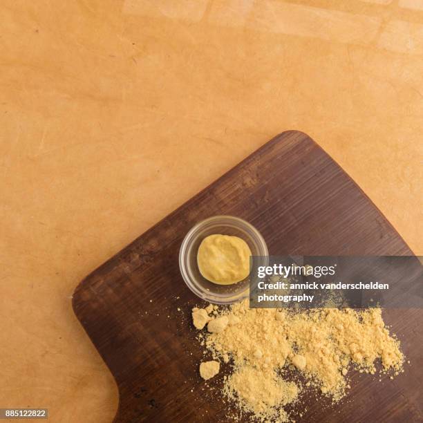 mustard powder. - salt molecule foto e immagini stock