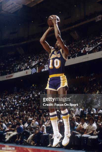 S: Norm Nixon of the Los Angeles Lakers in action against the Washington Bullets during an early circa 1980's NBA basketball game at the Baltimore...