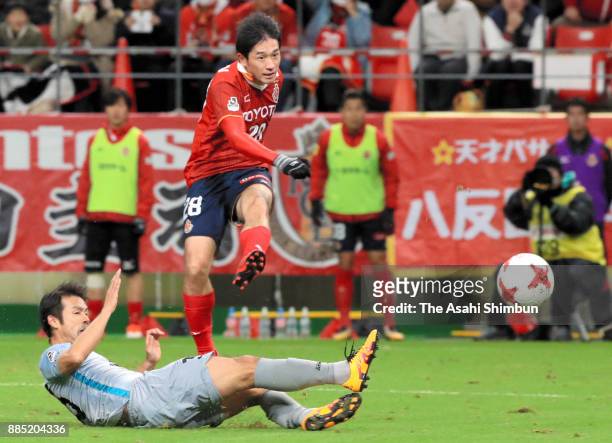 Keiji Tamada of Nagoya Grampus shoots at goal during the J.League J1 Promotion Play-Off Final between Nagoya Grampus and Avispa Fukuoka at Toyota...