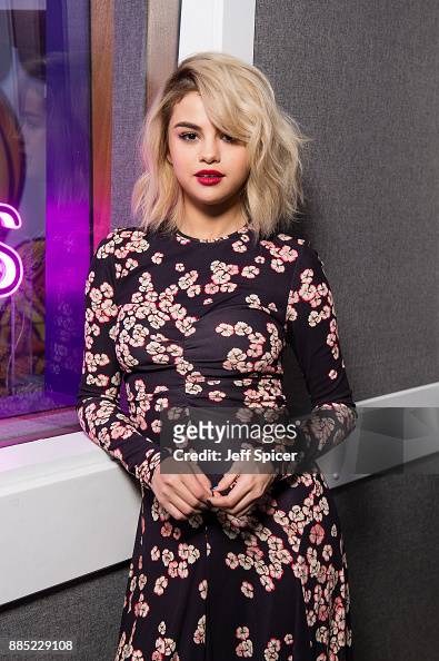 116 Selena Gomez Blonde Photos and Premium High Res Pictures - Getty Images