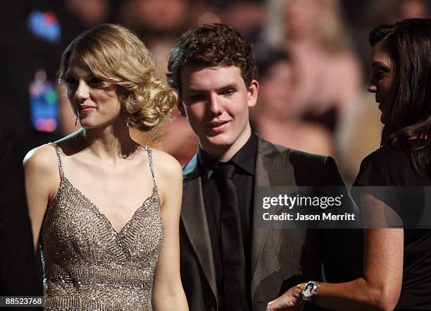 Singer/musician Taylor Swift and brother Austin Swift attend the 2009 CMT Music Awards at the Sommet Center on June 16, 2009 in Nashville, Tennessee.