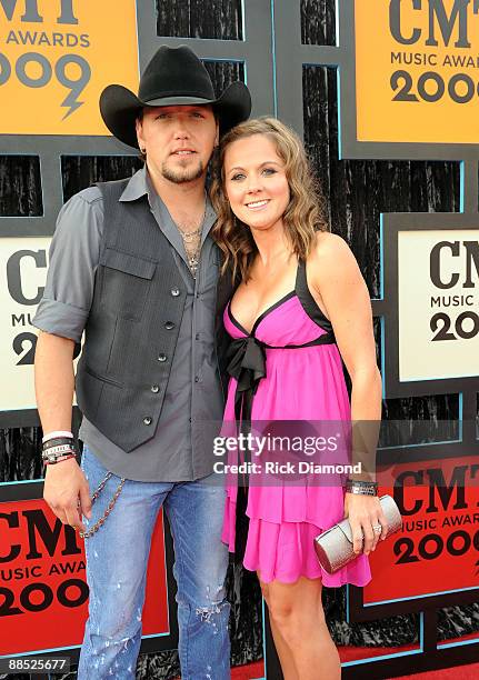 Musician Jason Aldean and wife Jessica Aldean attend the 2009 CMT Music Awards at the Sommet Center on June 16, 2009 in Nashville, Tennessee.