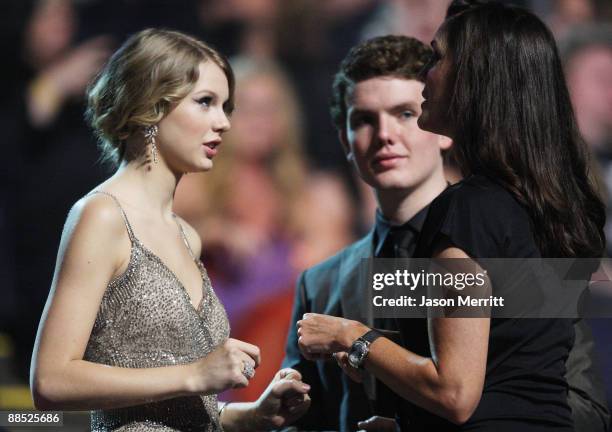 Singer/musician Taylor Swift and brother Austin Swift attend the 2009 CMT Music Awards at the Sommet Center on June 16, 2009 in Nashville, Tennessee.