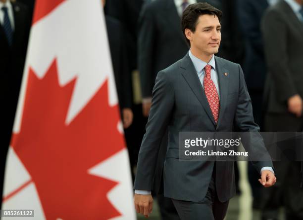 Chinese Premier Li Keqiang accompanies Canada's Prime Minister Justin Trudeau to view an honour guard during a welcoming ceremony inside the Great...