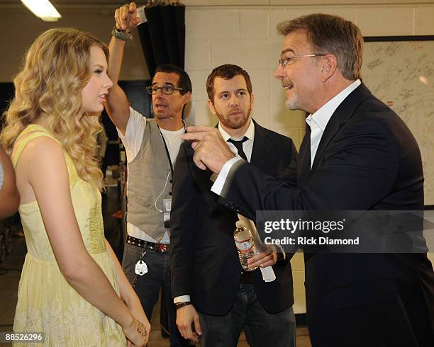 Taylor Swift and host Bill Engvall tape the opening of the 2009 CMT Music Awards backstage during rehearsals for the 2009 CMT Music Awards at the...