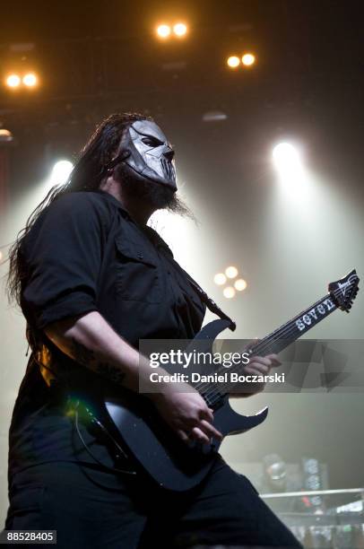 Mick Thomson of Slipknot performs on stage at the Allstate Arena on January 30, 2009 in Rosemont, Illinois.