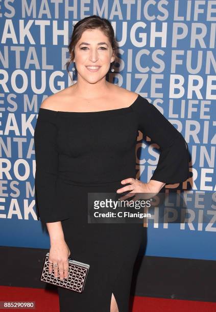 Mayim Bialik attends the 2018 Breakthrough Prize at NASA Ames Research Center on December 3, 2017 in Mountain View, California.