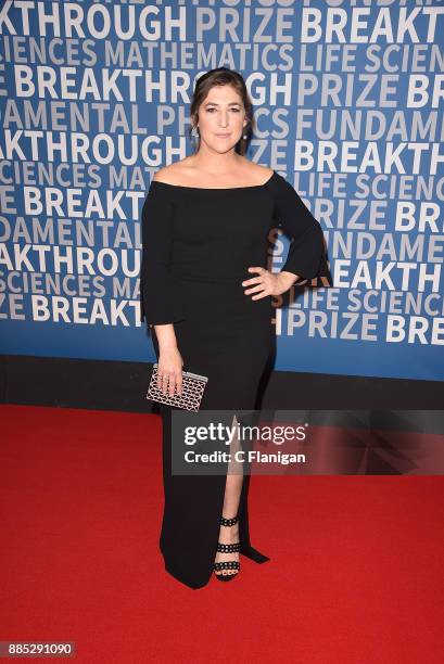 Mayim Bialik attends the 2018 Breakthrough Prize at NASA Ames Research Center on December 3, 2017 in Mountain View, California.