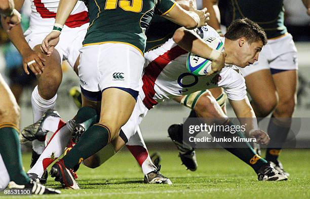 Henry Trinder of England scores a try during the IRB Junior World Championship Japan 2009 semi final match between England and South Africa at Prince...