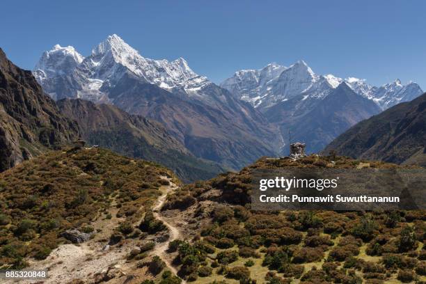 landscape of himalaya mountains at thame village, everest region, nepal - kangtega foto e immagini stock